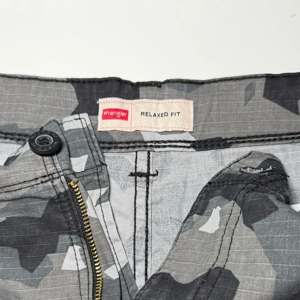 Wrangler Men's Camouflage Stretch Cargo Shorts Black Gray White Camo Relaxed Fit